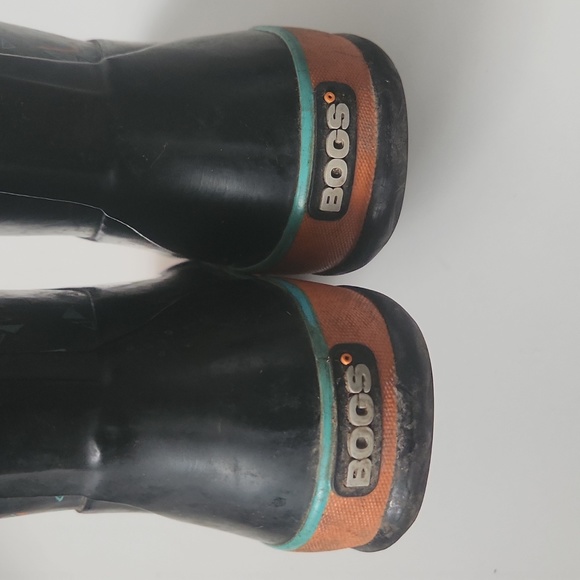 Bogs Black and Orange Kids Rain Boots - Picture 4 of 6